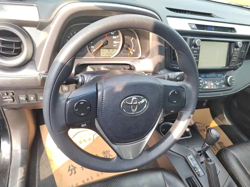 Toyota RAV4 — миниатюра 10