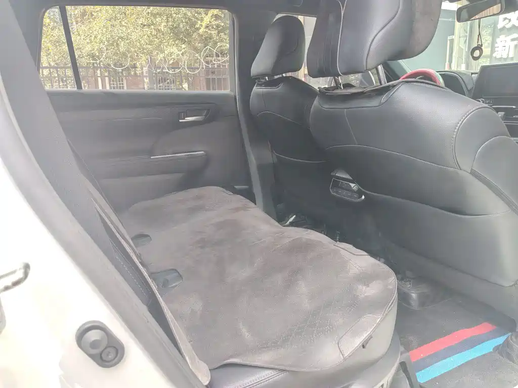 Toyota Crown Kluger — миниатюра 8