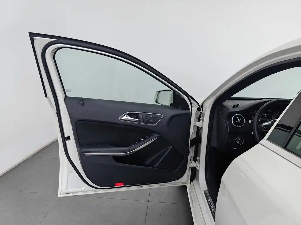 Mercedes-Benz A-Class (Import) — миниатюра 8