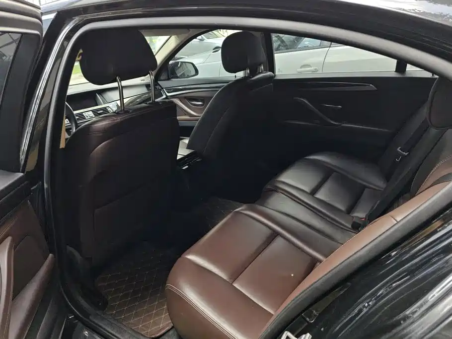 BMW 5 Series — миниатюра 11