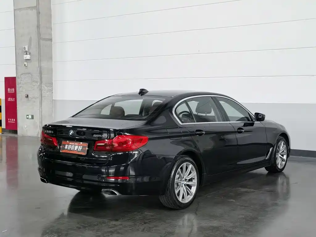 BMW 5 Series — миниатюра 2