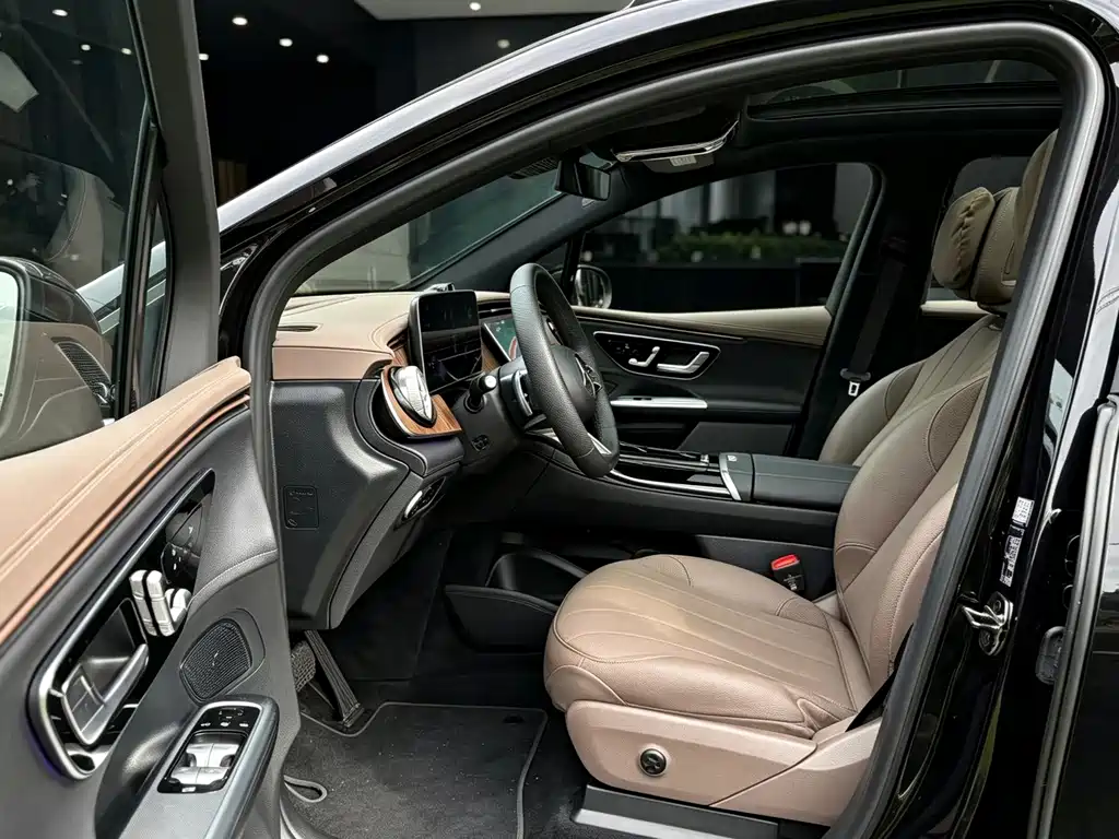 Mercedes-Benz EQE SUV — миниатюра 4