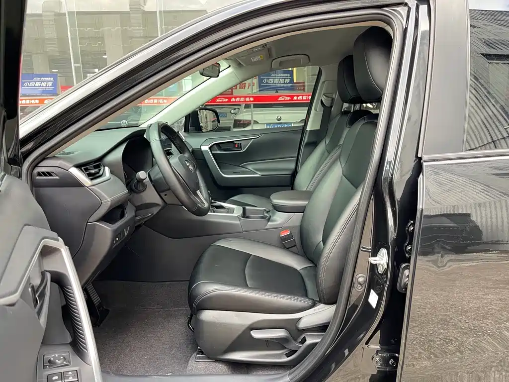 Toyota RAV4 — миниатюра 5
