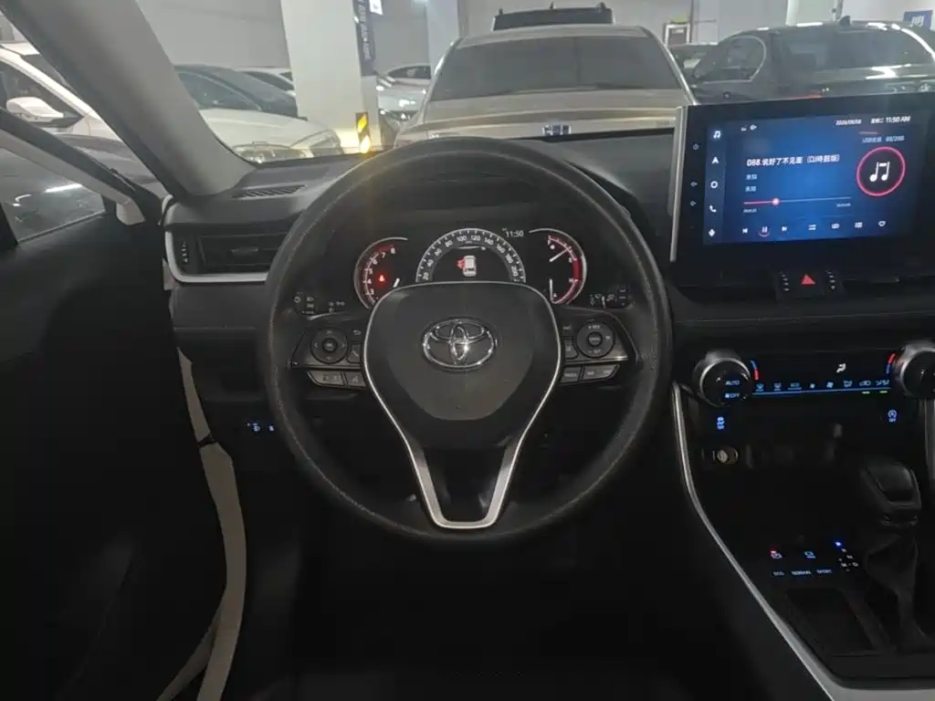 Toyota RAV4 — миниатюра 11