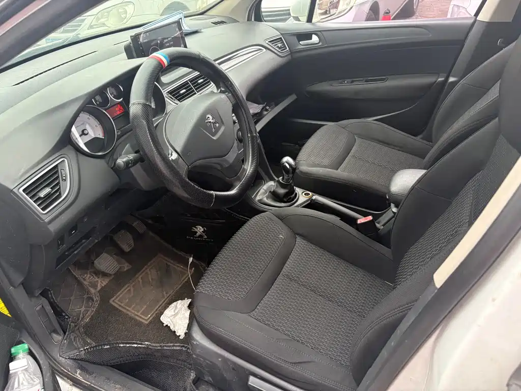 Peugeot 308 2014 1.6L MT