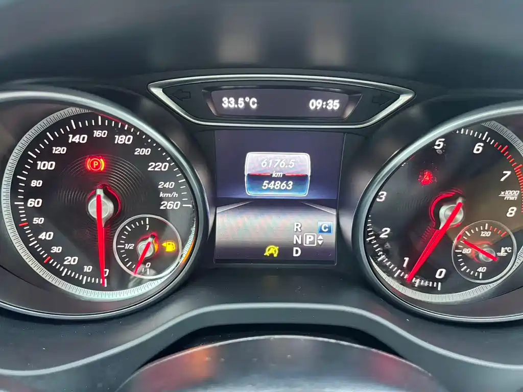 Mercedes-Benz GLA — миниатюра 10