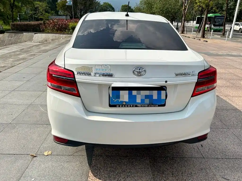 Toyota Yaris L — миниатюра 4