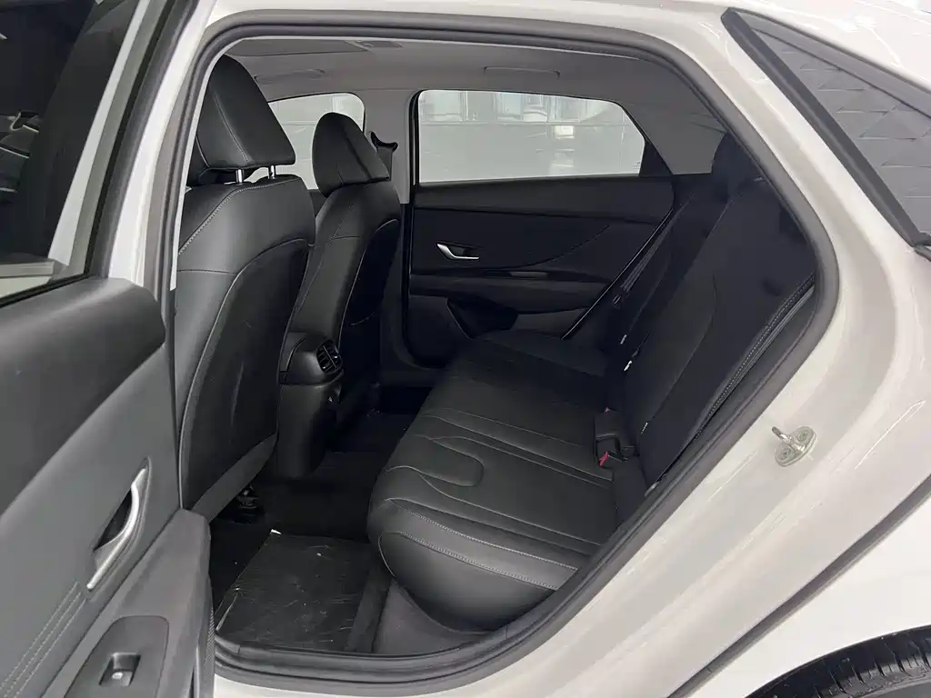 Hyundai Elantra — миниатюра 11