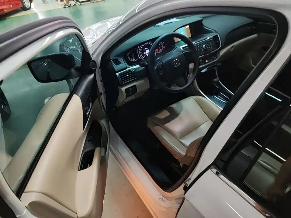 Honda Accord — миниатюра 16