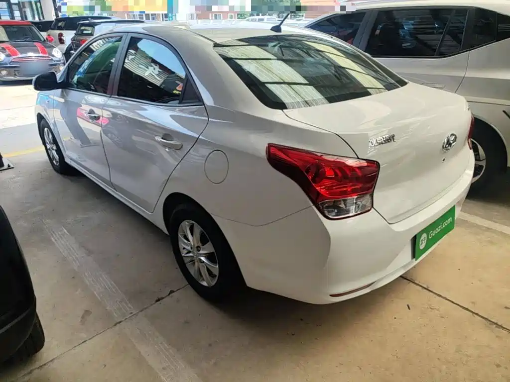 Hyundai Verna - фото 5