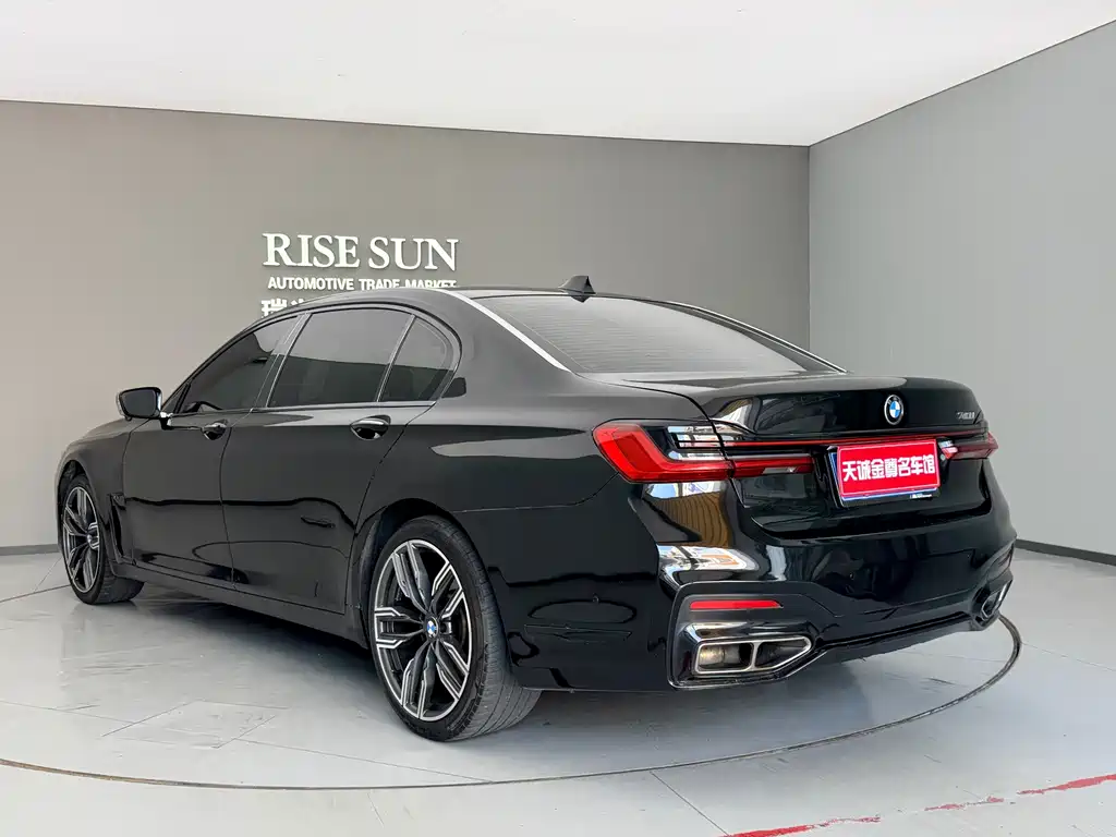 BMW 7 Series — миниатюра 5