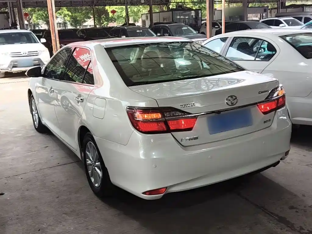 Toyota Camry — миниатюра 5