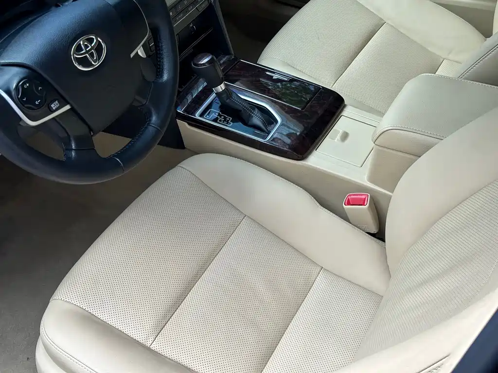 Toyota Camry — миниатюра 9
