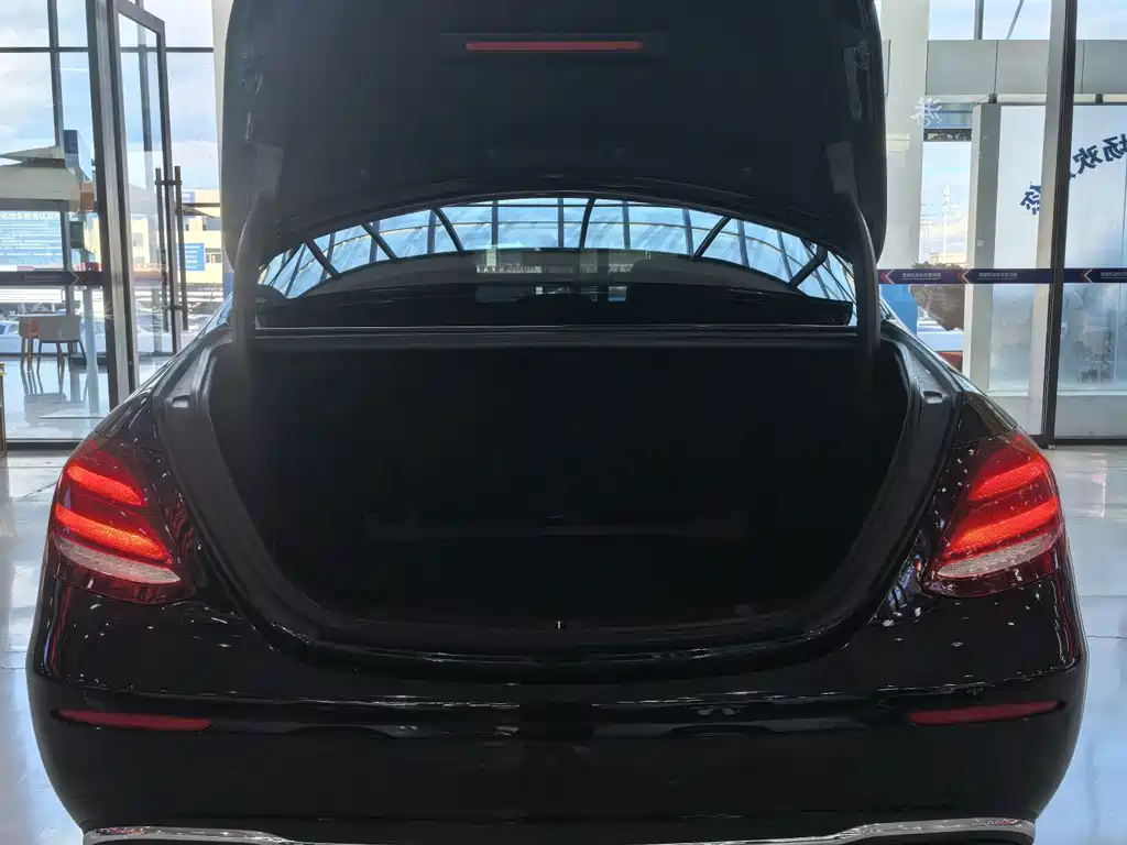 Mercedes-Benz E-Class — миниатюра 26