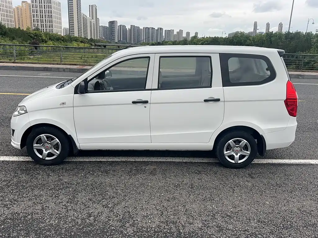 Wuling Hongguang — миниатюра 10