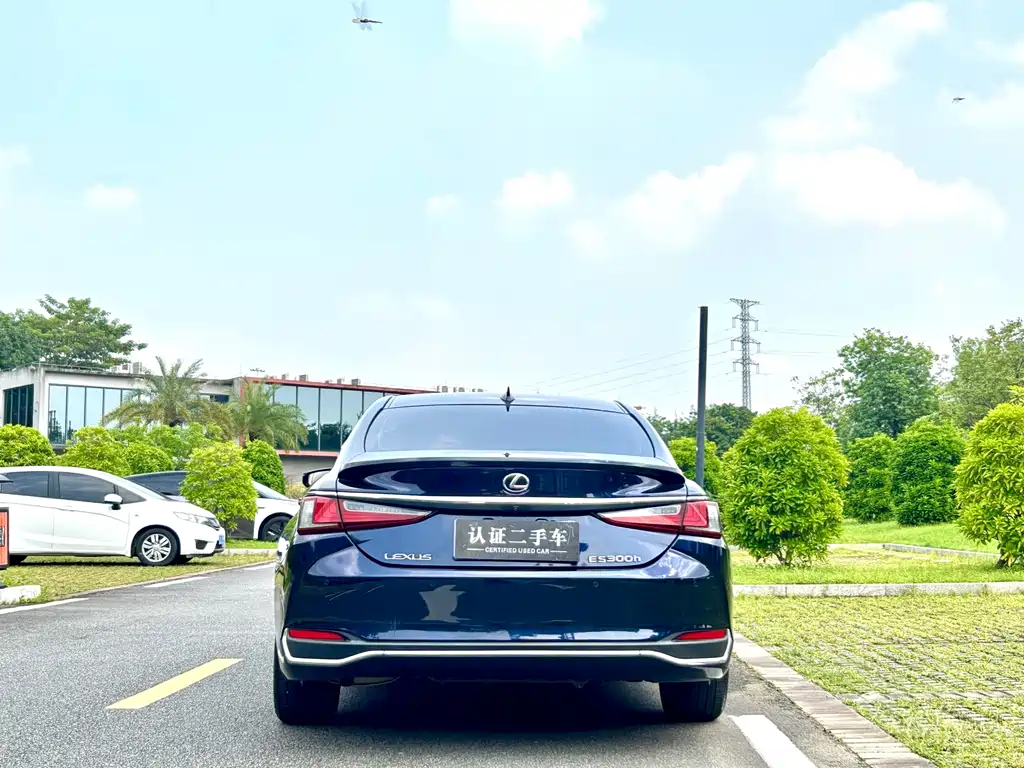 Lexus ES — миниатюра 7