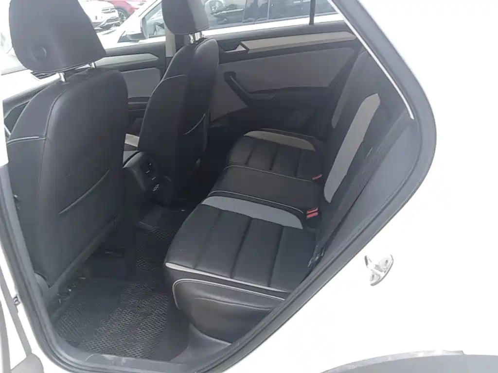 Volkswagen T-Roc — миниатюра 17
