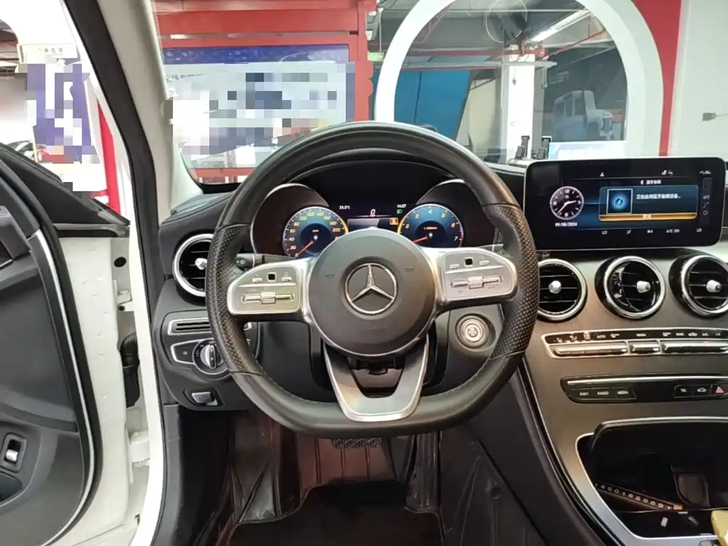 Mercedes-Benz C-Class — миниатюра 11