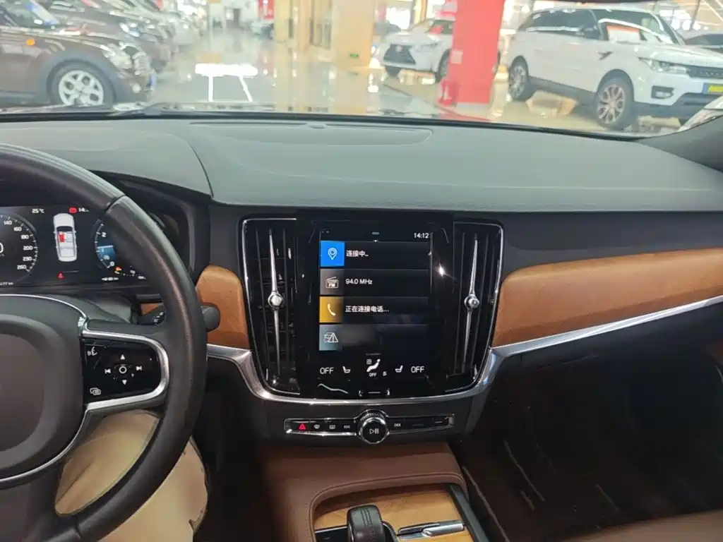 Volvo S90 — миниатюра 10