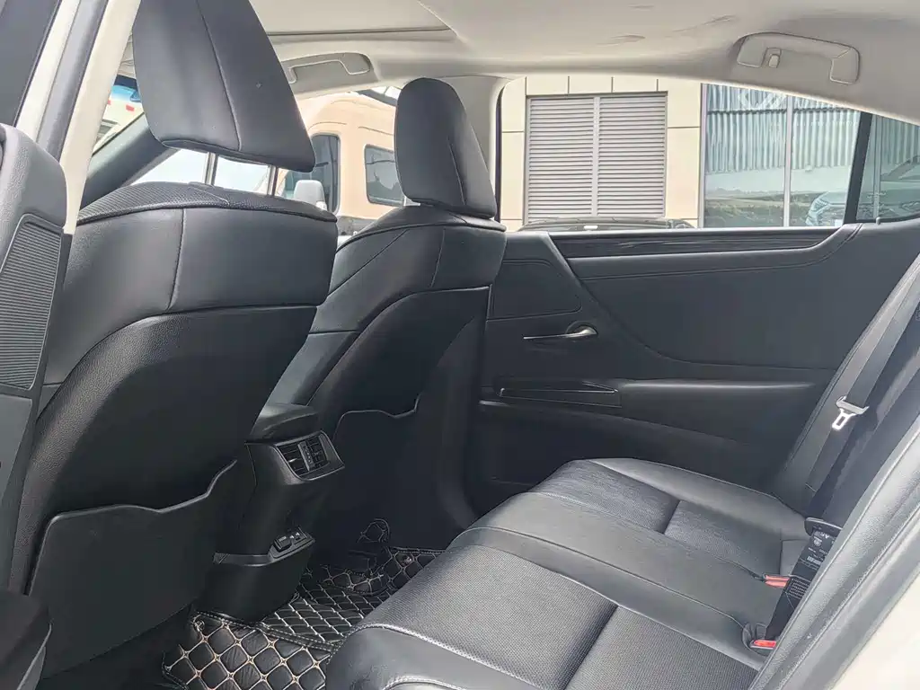 Lexus ES — миниатюра 14