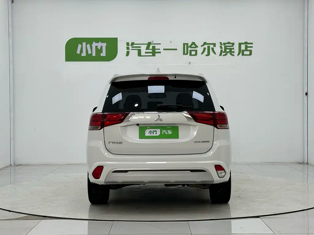 Mitsubishi Outlander — миниатюра 6