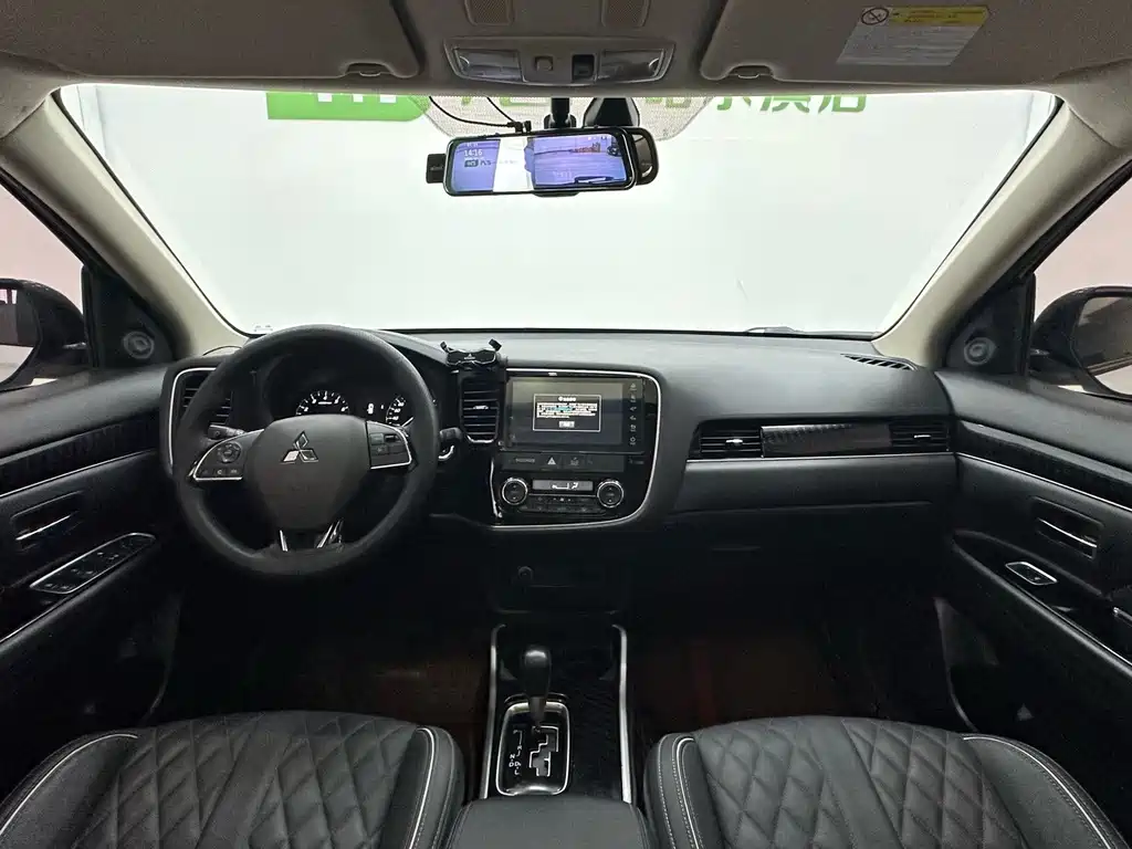 Mitsubishi Outlander — миниатюра 12