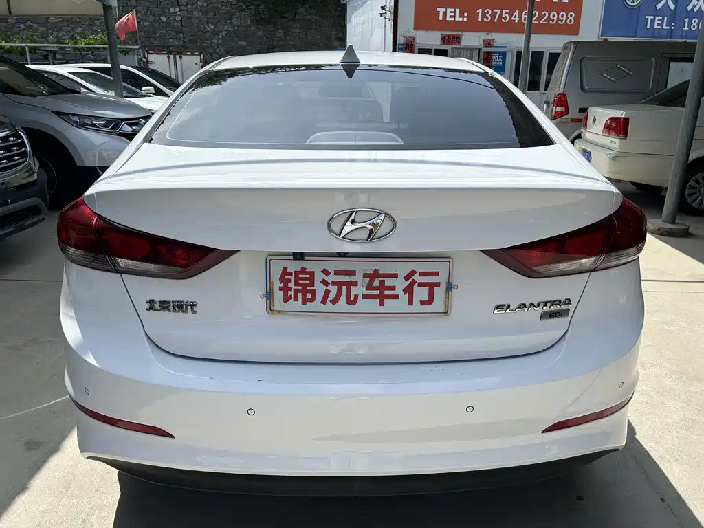 Hyundai Elantra — миниатюра 8