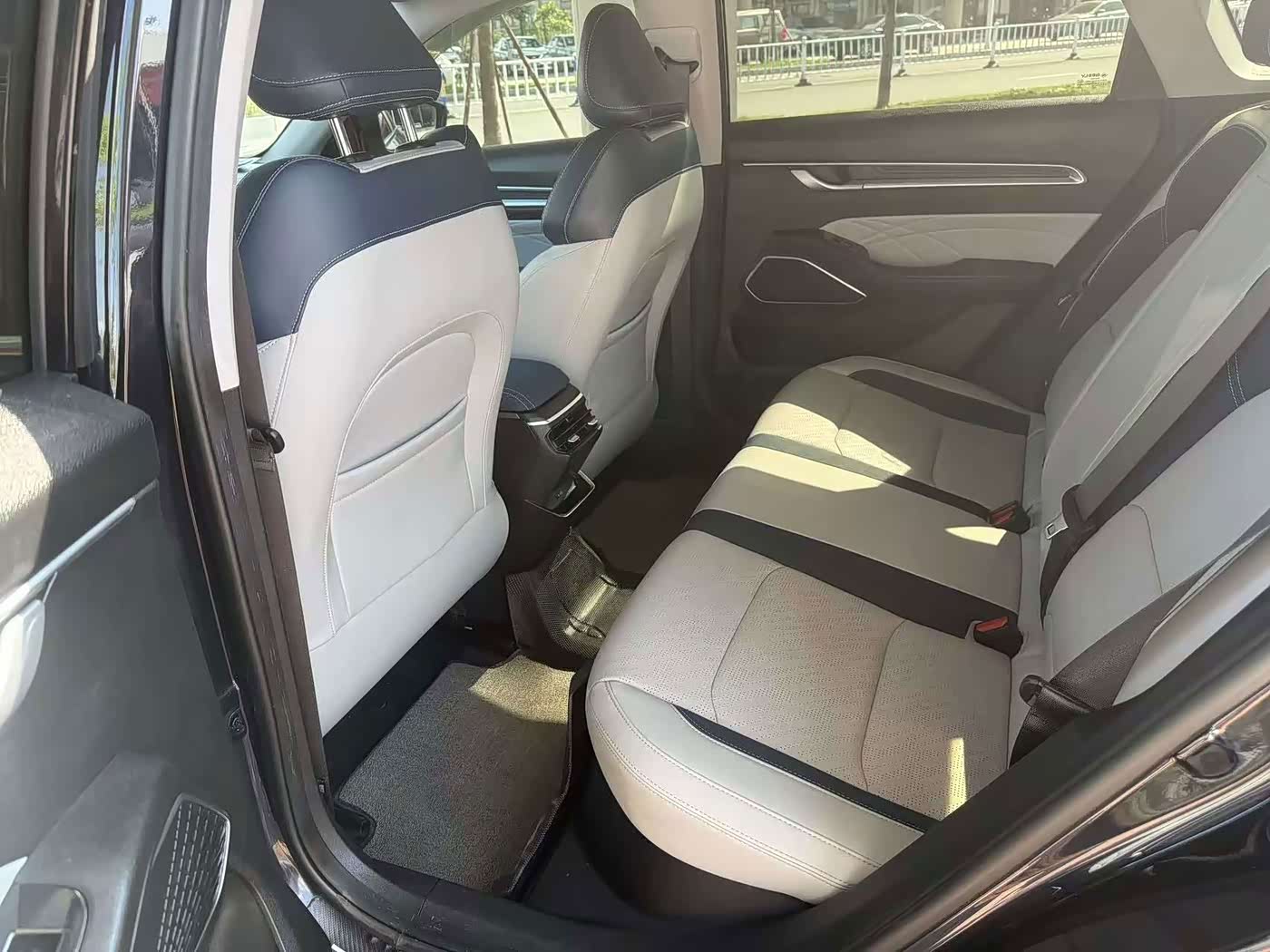 Geely Emgrand 1.5 л 2022 г. Чёрный, пробег 43000 км