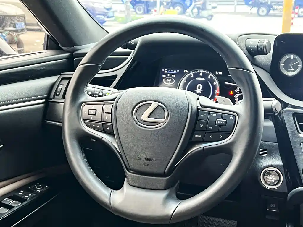 Lexus ES — миниатюра 13