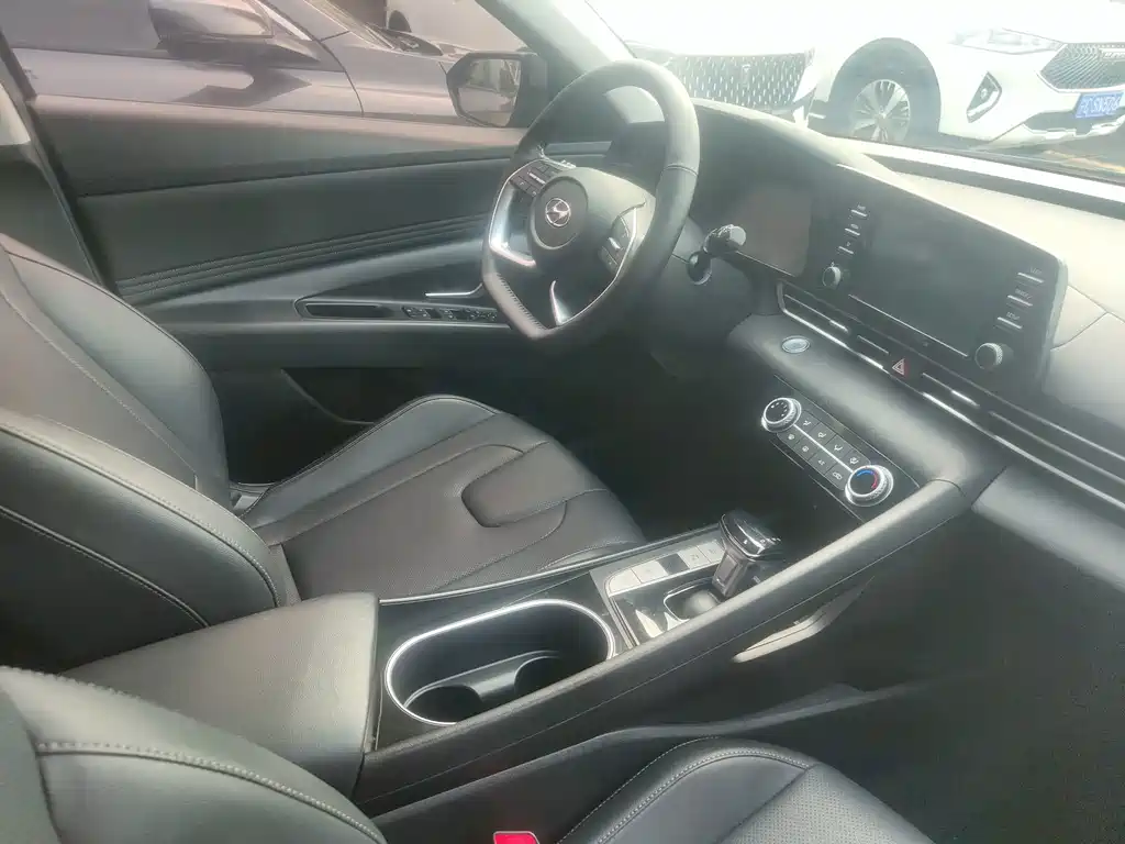 Hyundai Elantra — миниатюра 5