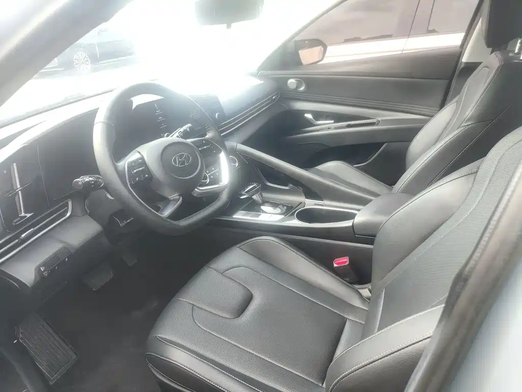 Hyundai Elantra — миниатюра 12