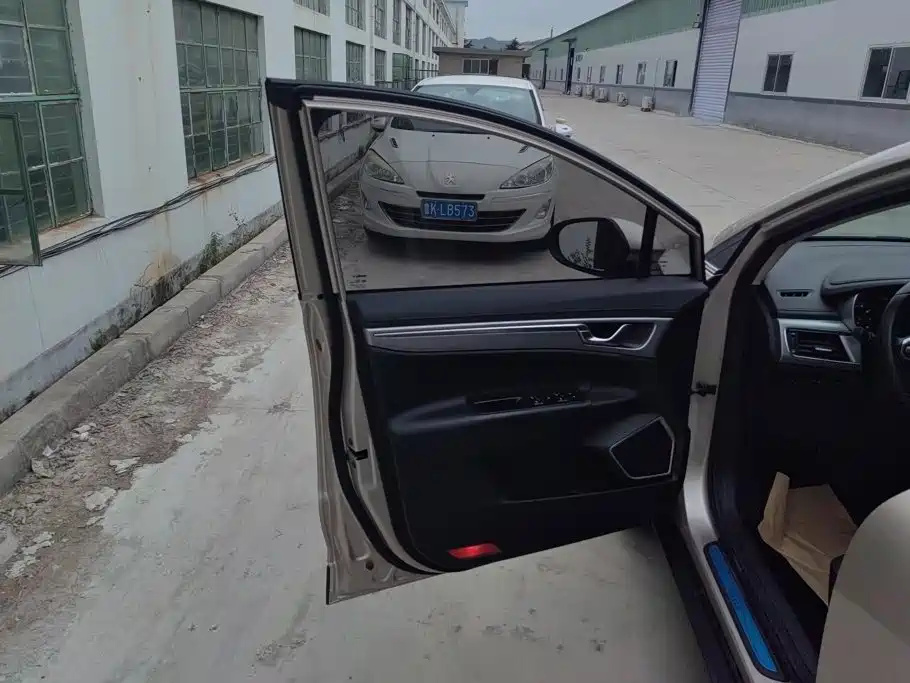 Geely Emgrand GS — миниатюра 7