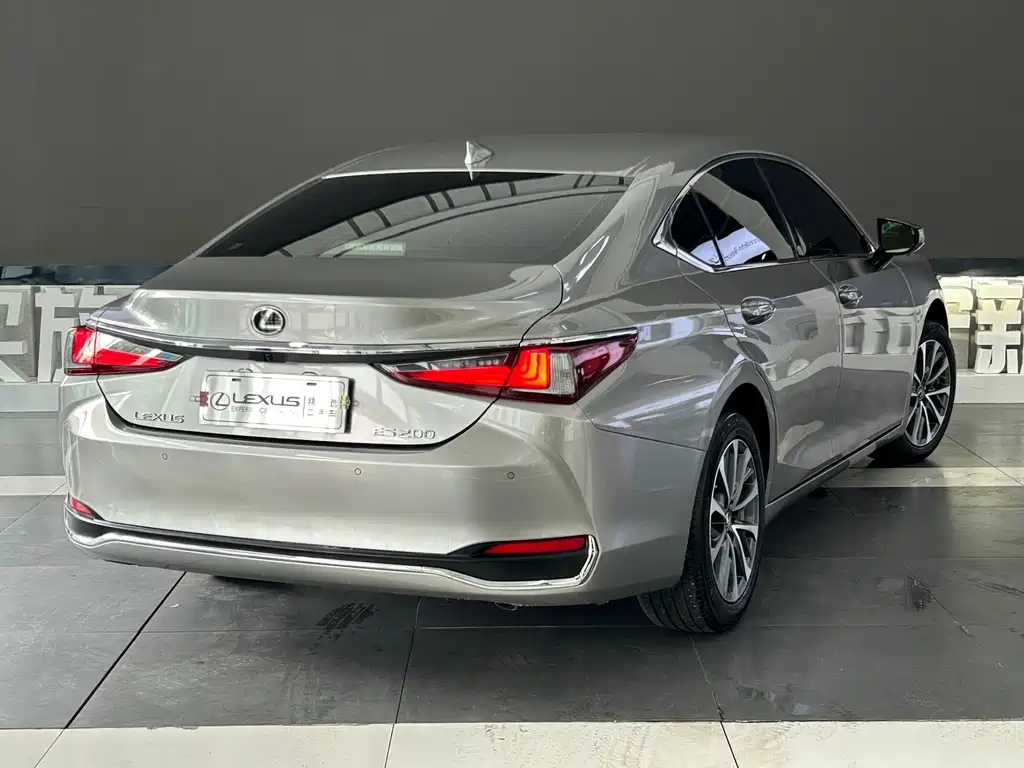 Lexus ES — миниатюра 4