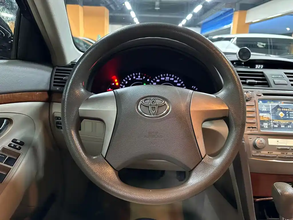 Toyota Camry — миниатюра 10