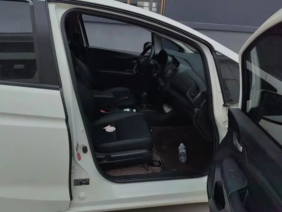 Honda Fit — миниатюра 8