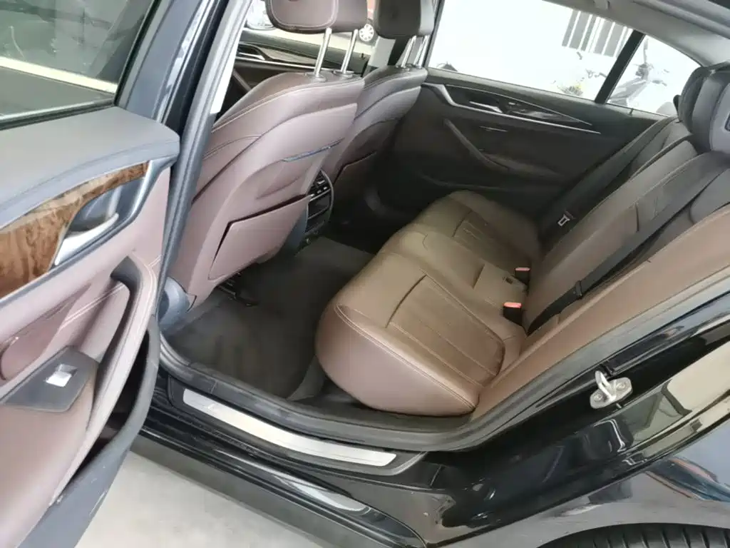 BMW 5 Series — миниатюра 17