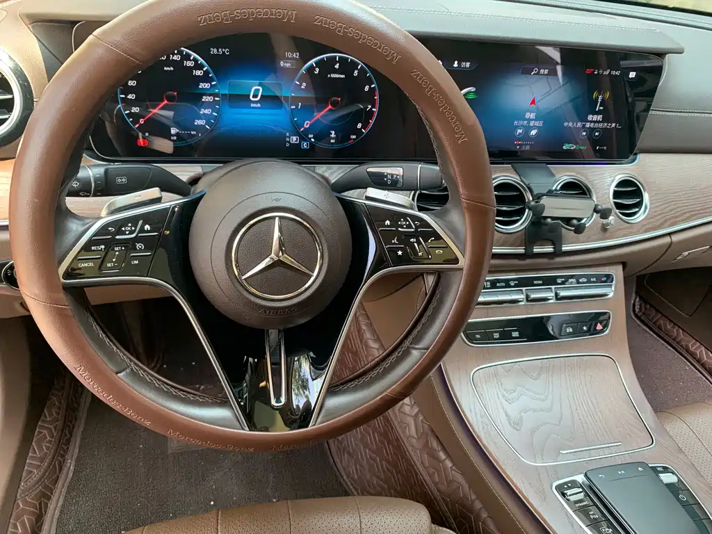 Mercedes-Benz E-Class — миниатюра 18