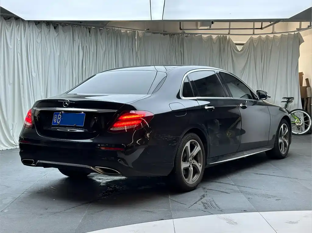 Mercedes-Benz E-Class — миниатюра 7
