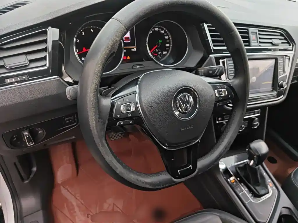 Volkswagen Tiguan L L 2017 330TSI AT Comfort