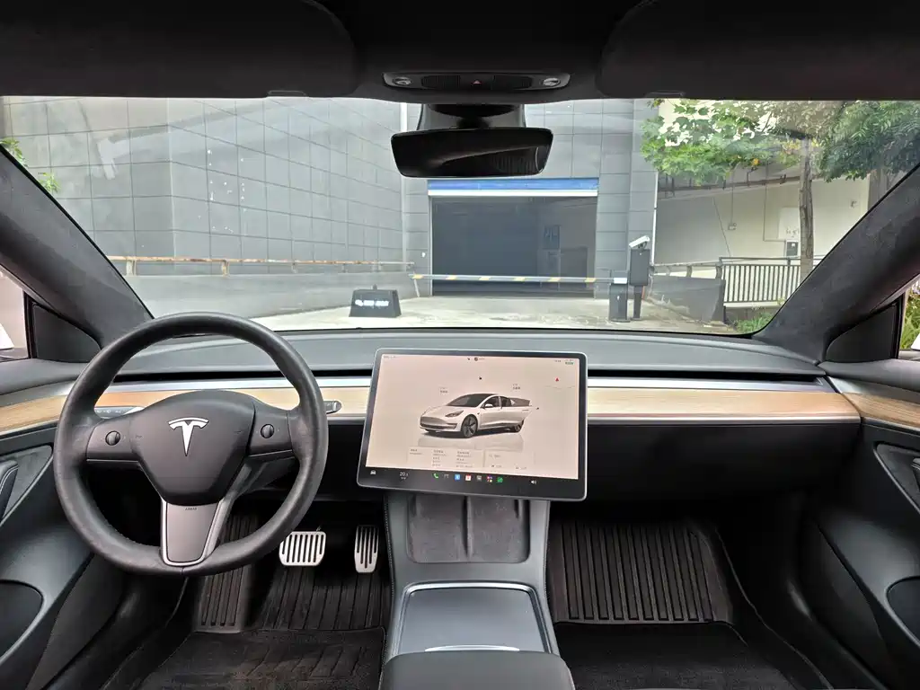 Tesla Model 3 — миниатюра 11