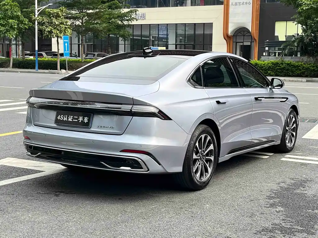 Lincoln Z 2022 i