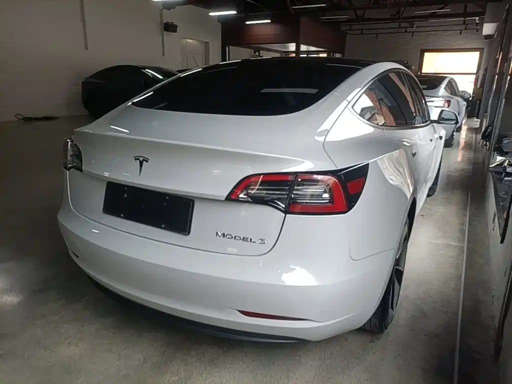 Tesla Model 3 — миниатюра 7