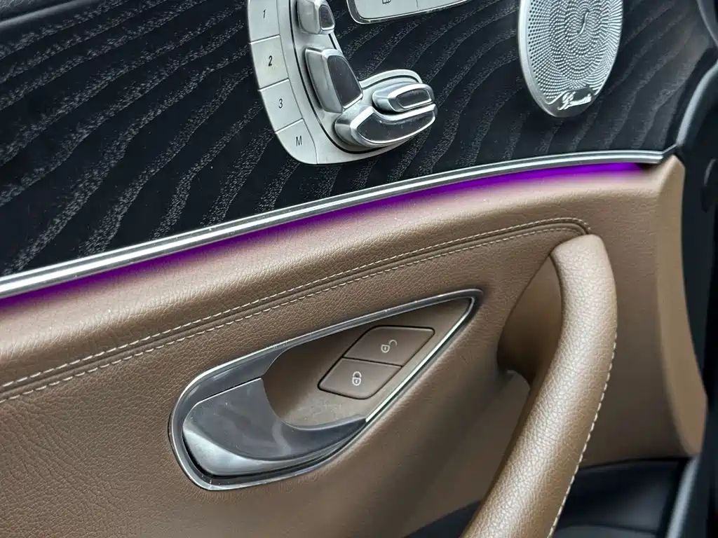 Mercedes-Benz E-Class — миниатюра 13