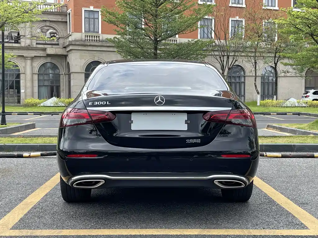Mercedes-Benz E-Class — миниатюра 8