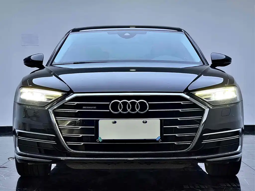 AUDI  A8