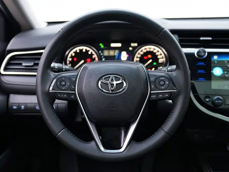 Toyota Camry — миниатюра 11