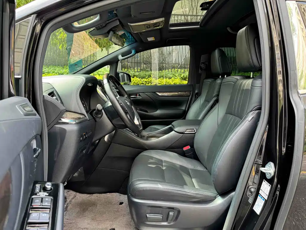Toyota Vellfire — миниатюра 10
