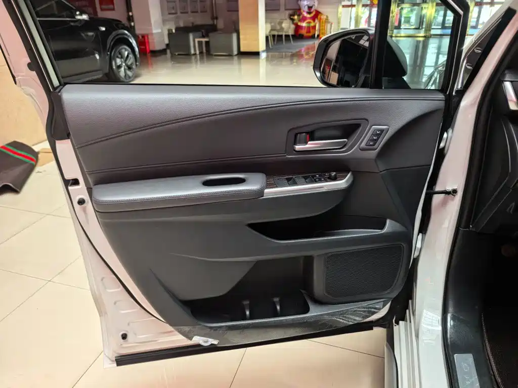 Toyota Granvia — миниатюра 5