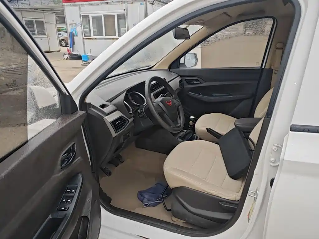 Wuling Hongguang — миниатюра 16