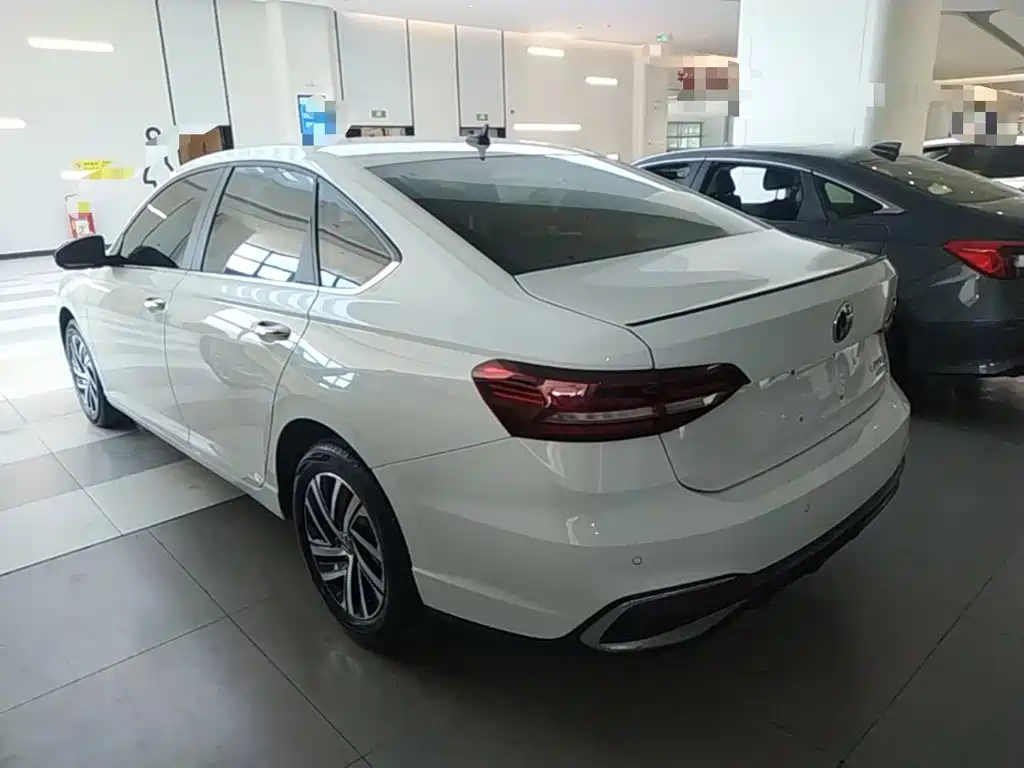 Volkswagen Lavida — миниатюра 5